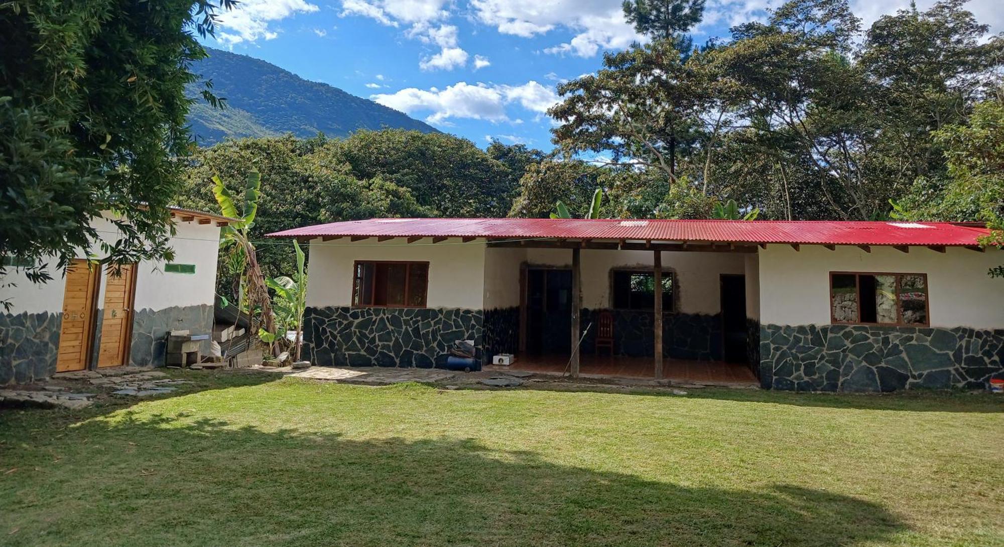 Lia B&B Lucmabamba Sahuayaco Экстерьер фото