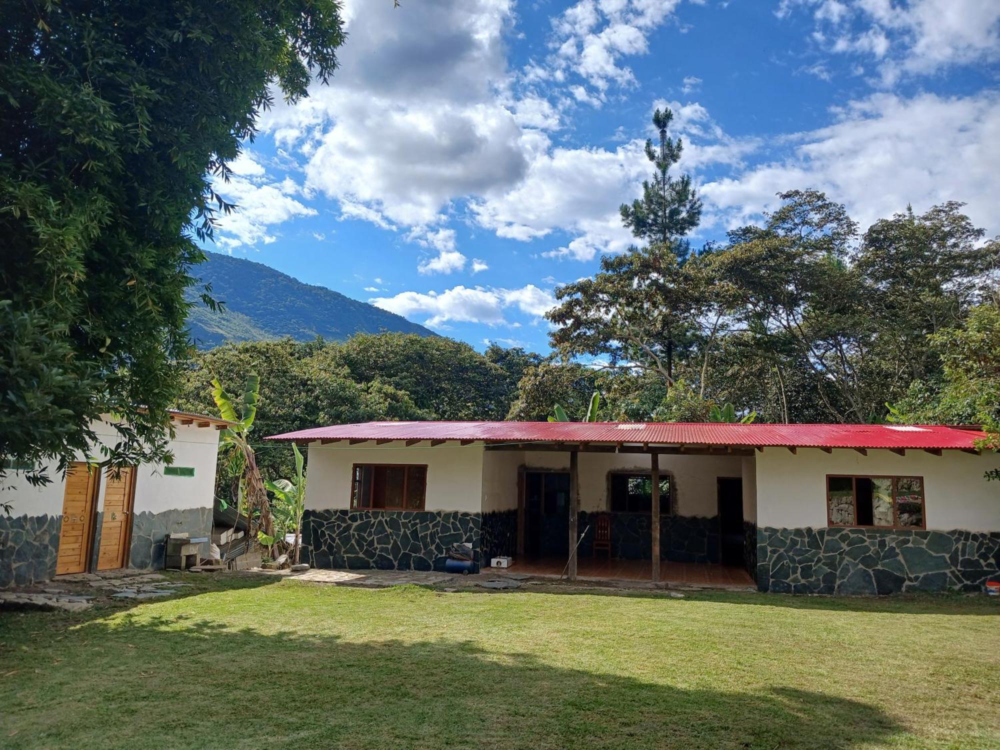 Lia B&B Lucmabamba Sahuayaco Экстерьер фото