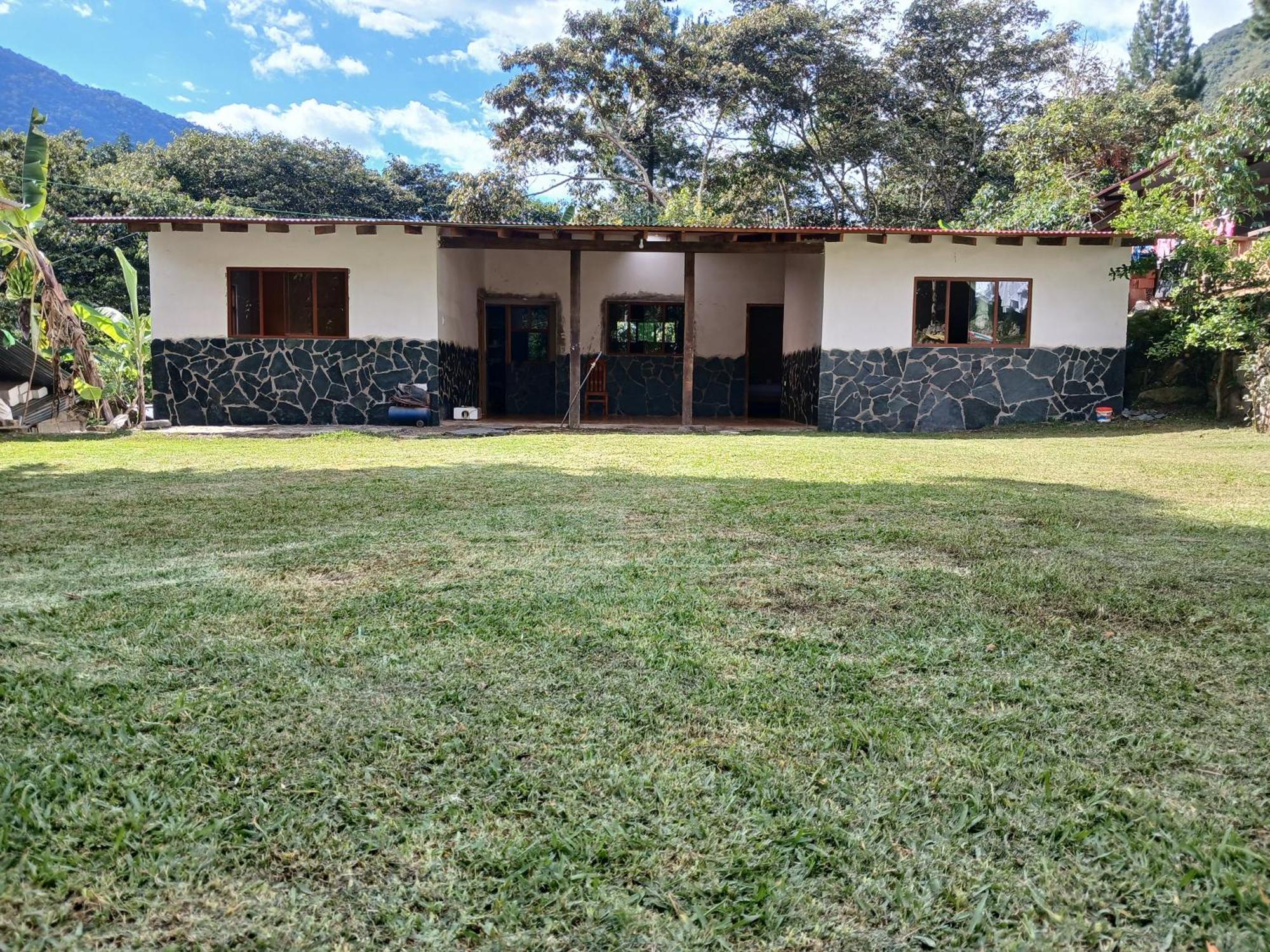 Lia B&B Lucmabamba Sahuayaco Экстерьер фото
