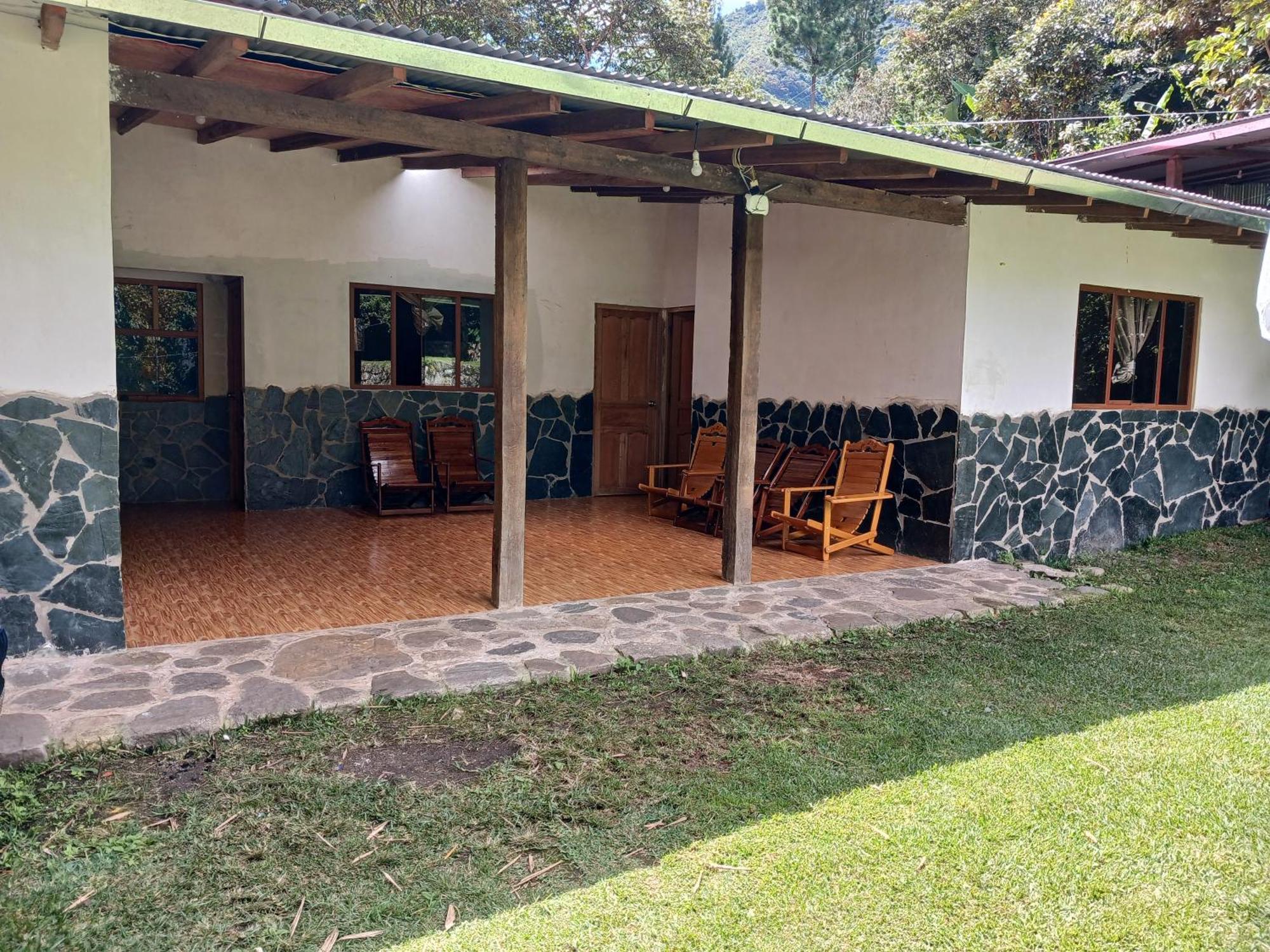 Lia B&B Lucmabamba Sahuayaco Экстерьер фото